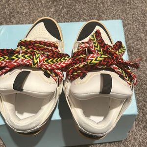 Curb Sneakers
